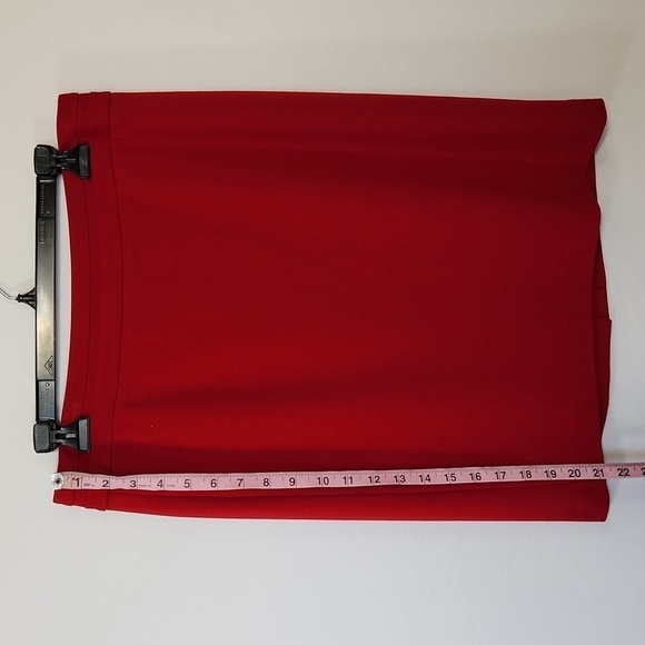 Talbots Women's Red Fabric Knit In Italy Rayon Blend Zip Back Skirt Size 8P - Picture 12 of 14